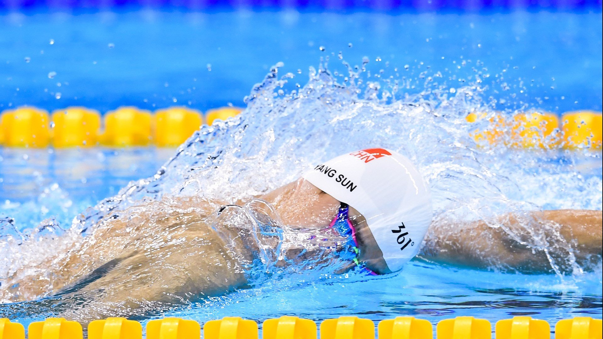 “一带一路”足球合作项目惠及多国，推动中国足球走向国际，助力国足