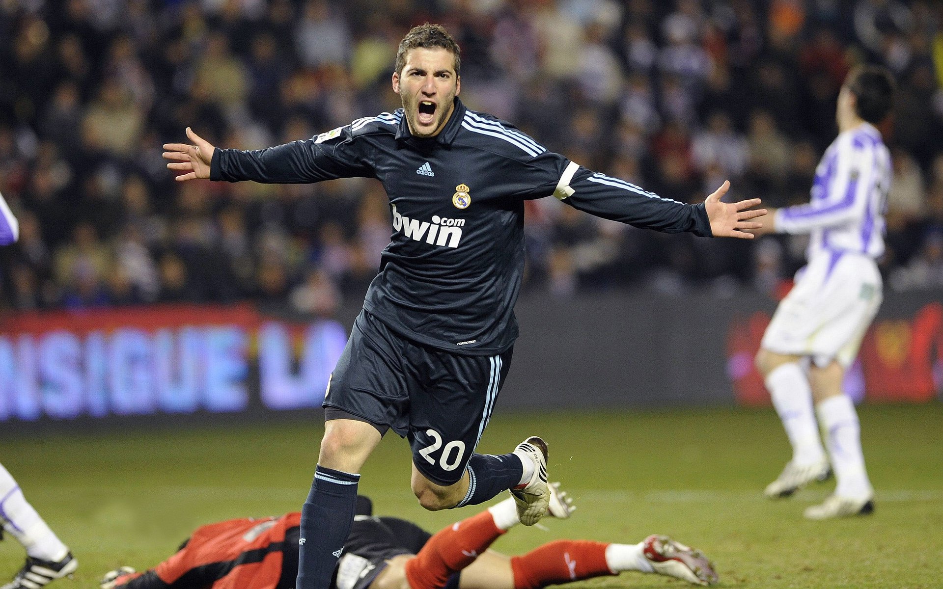 爱游戏体育APP下载-意甲球队在欧战中表现不俗，实力彰显，意甲球队实力定位